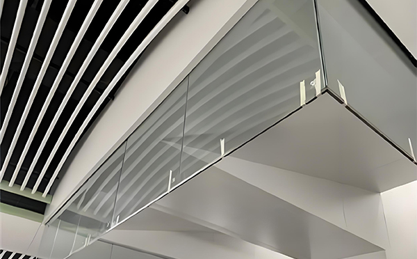 延川玻璃挡烟垂壁